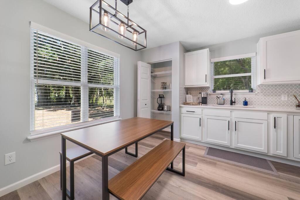 New Modern Bungalow Close To Downtown! Fully Fenced Yard เซนต์ออกัสติน ภายนอก รูปภาพ